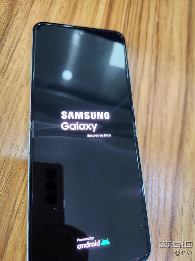 【折疊新時(shí)代】Filp5 | 小身材 | 大升級(jí)