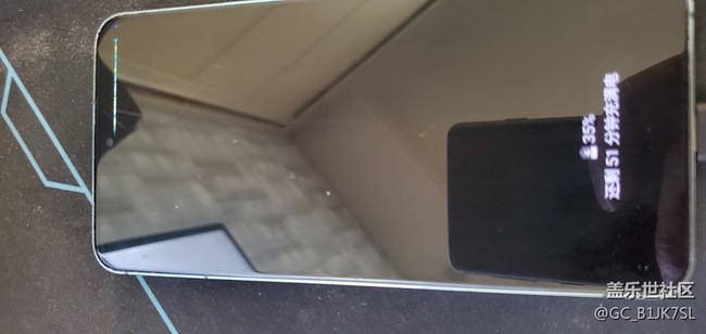 屏幕左右上角有水印，線條