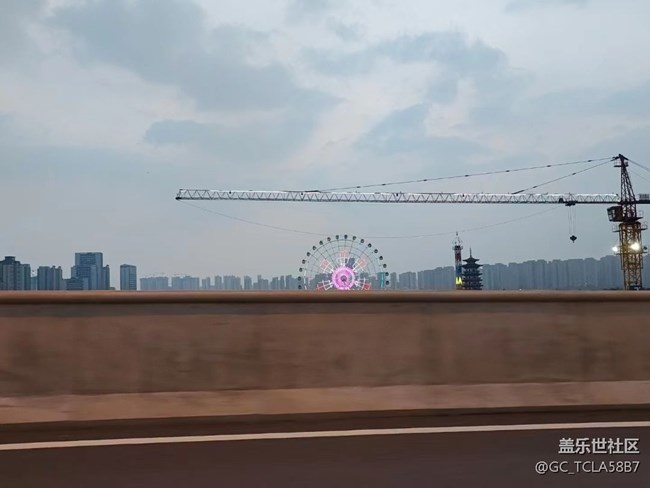 【街景】擁擠的路