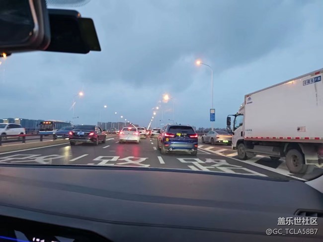 【街景】擁擠的路