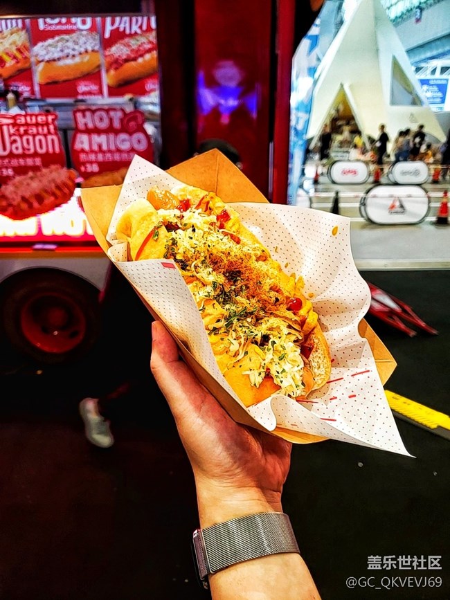 【假日美食】百變 Galaxy Z Flip5 疊合新時(shí)空-熱狗