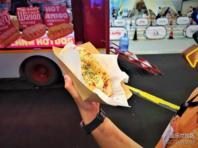 【假日美食】百變 Galaxy Z Flip5 疊合新時(shí)空-熱狗