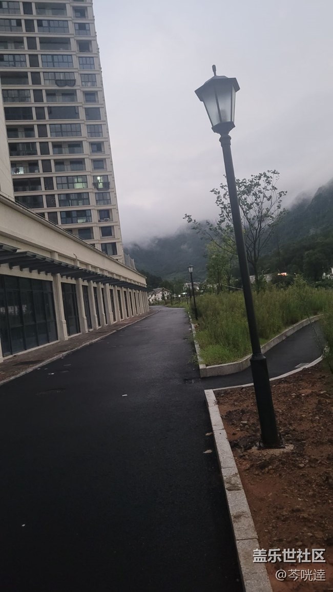 【街景】小區(qū)外道