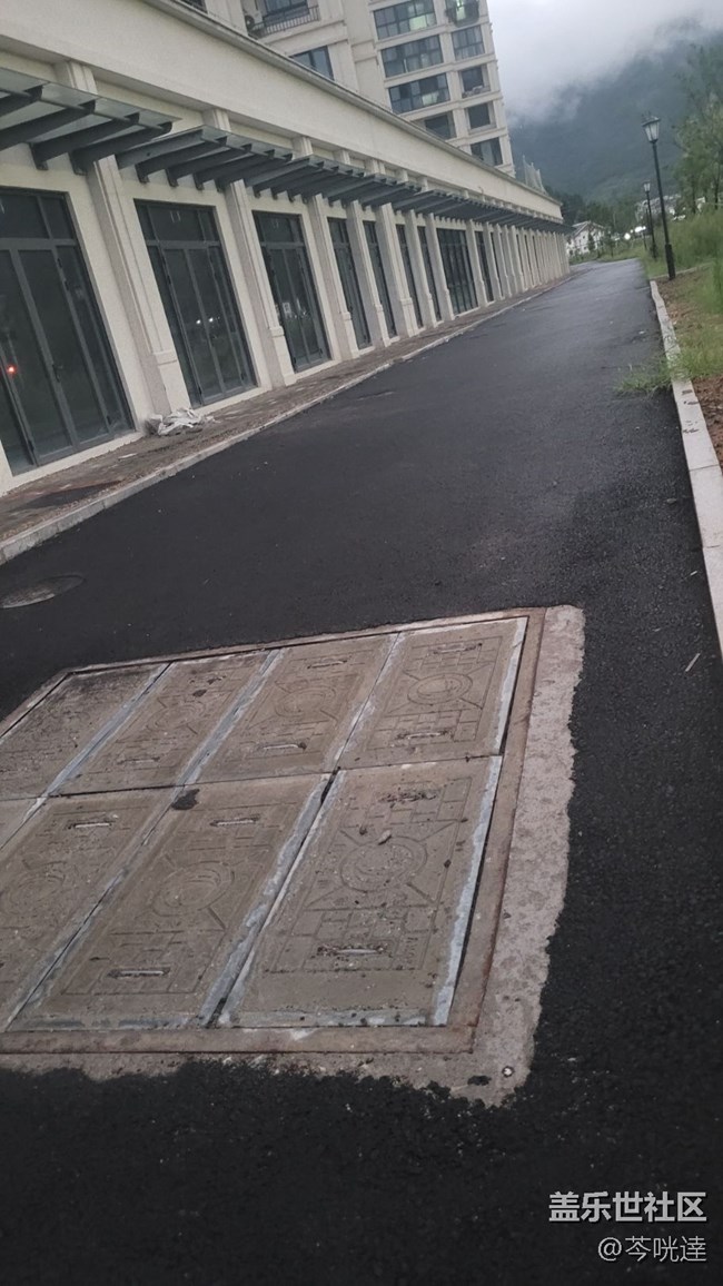 【街景】小區(qū)外道