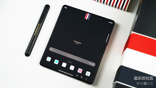 Galaxy Z Fold5 Thom Browne限量版精美圖賞