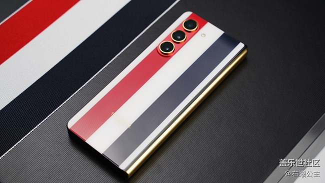 Galaxy Z Fold5 Thom Browne限量版精美圖賞