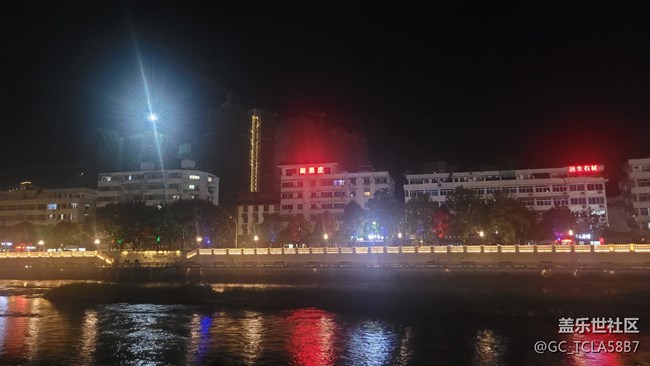 【夜景街頭】迷人小城