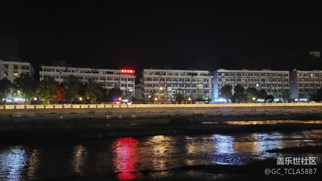 【夜景街頭】迷人小城