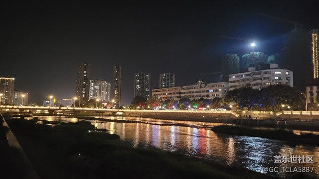 【夜景街頭】迷人小城