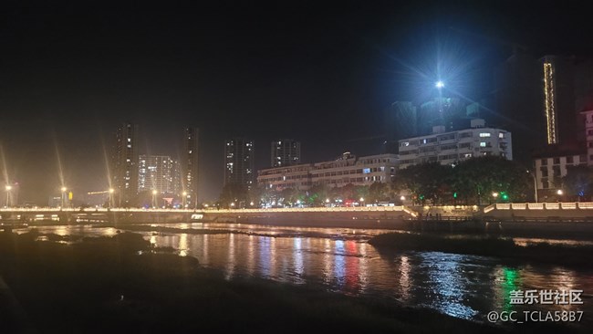 【夜景街頭】迷人小城