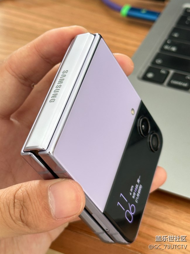 Zflip4 的背部材質(zhì)是真的很耐刮 Zflip4 的背部材質(zhì)是真的很耐刮