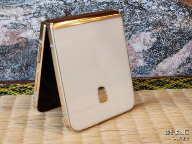 【第五代折疊屏手機體驗活動】+開合之間