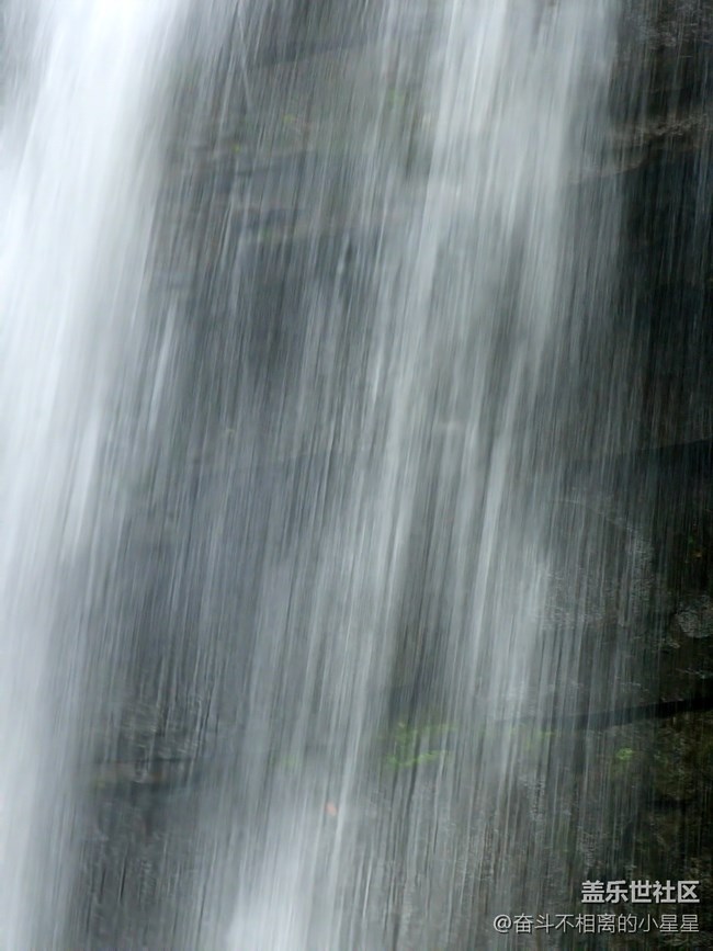 （以愛之名、浪漫隨行）篝火晚會，熱情奔放