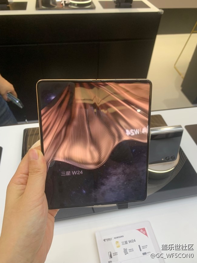 【三星W24系列快閃店】折疊屏的天花板