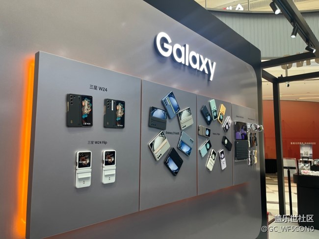 【三星W24系列快閃店】折疊屏的天花板