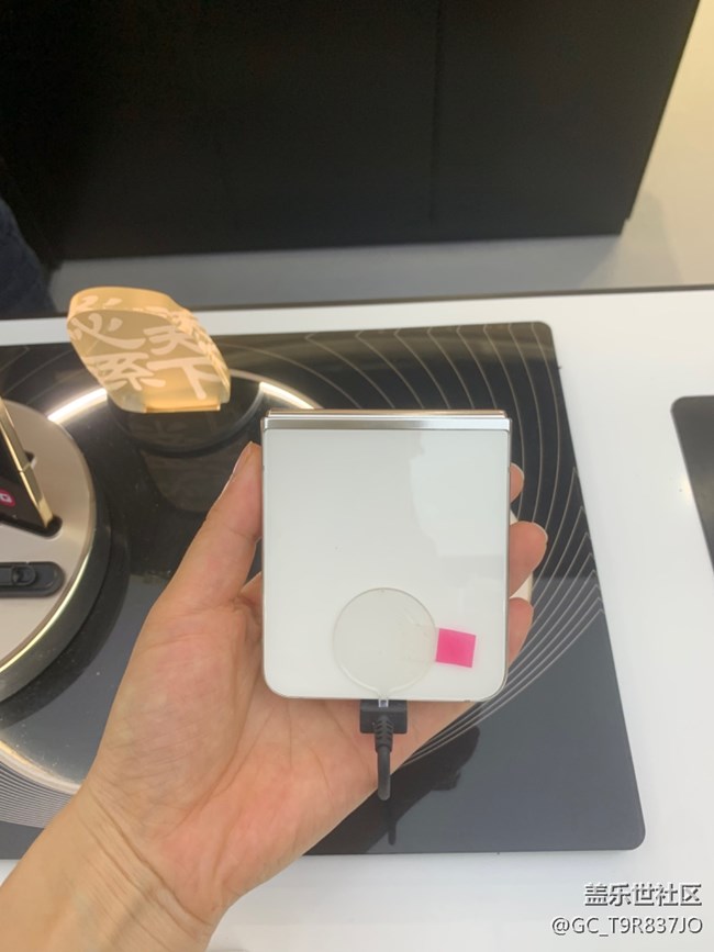 【三星W24系列快閃店】+三星折疊屏就是墜牛的