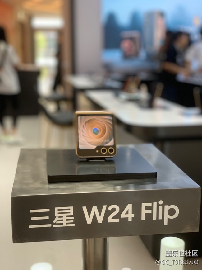 【三星W24系列快閃店】+三星折疊屏就是墜牛的
