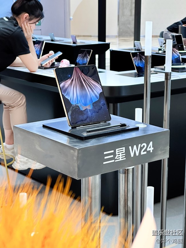 【三星W24系列快閃店】新品折疊真的太好看啦！