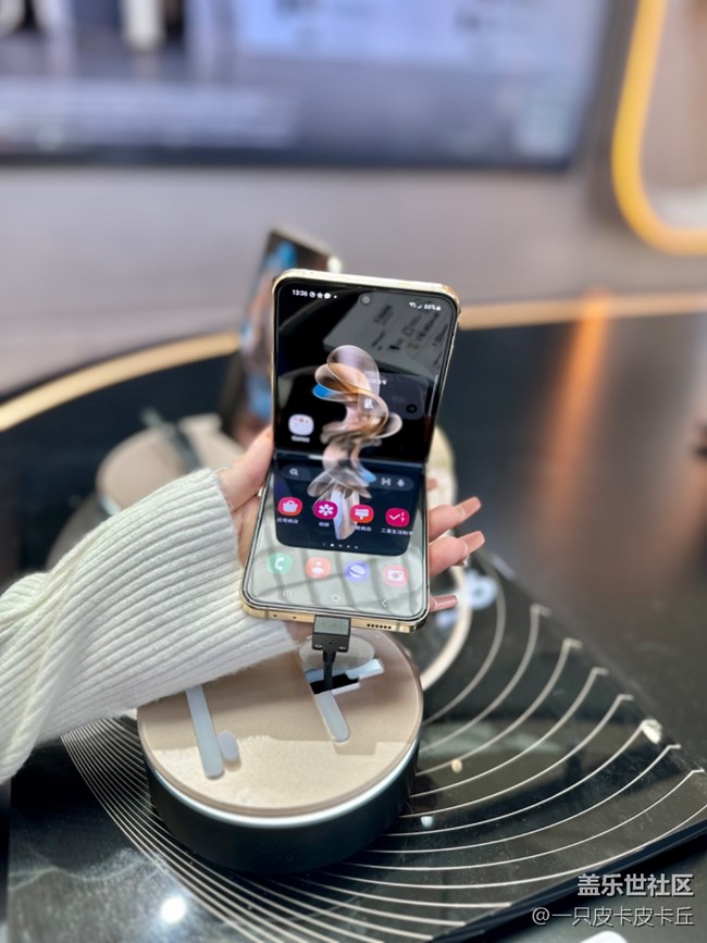 【三星W24系列快閃店】三星永遠(yuǎn)一次比一次更讓你心動(dòng)