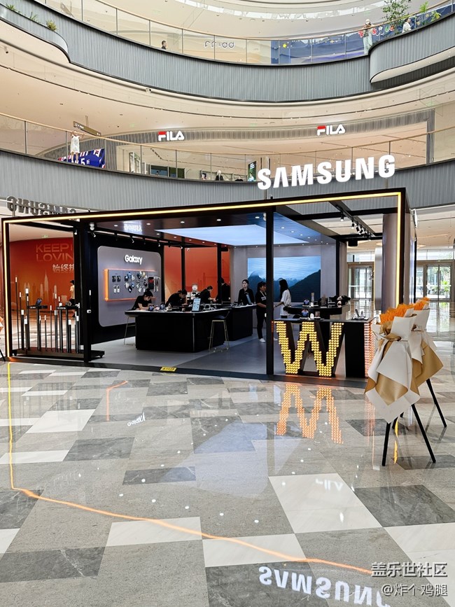 【三星W24系列快閃店】新品折疊真的太好看啦！