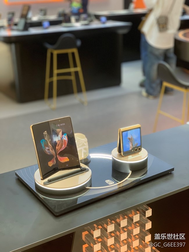 【三星W24心系天下系列快閃店】+顏值與實力在線