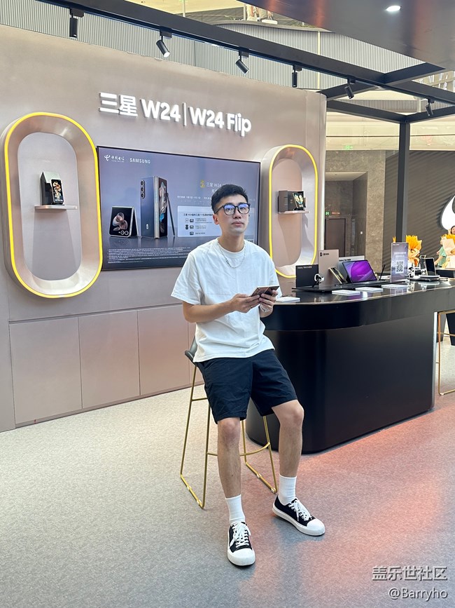 【三星W24系列快閃店】W24折疊小身體大能耐。