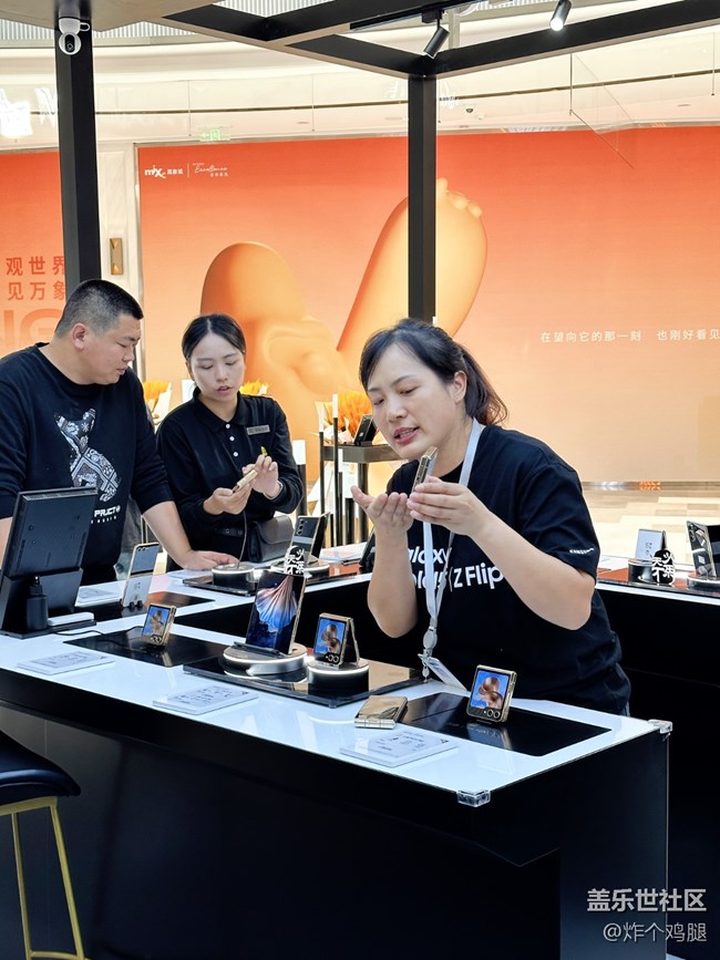 【三星W24系列快閃店】新品折疊真的太好看啦！