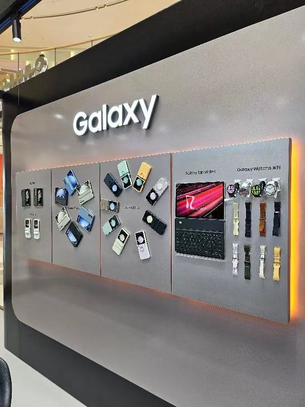 【三星W24系列快閃店】W24折疊小身體大能耐。