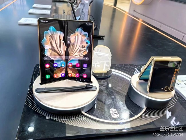 【三星W24系列快閃店】心系天下系列新款上手體驗(yàn)