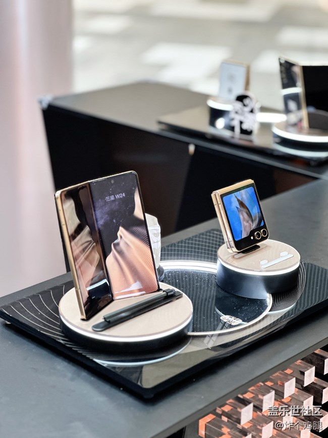 【三星W24系列快閃店】新品折疊真的太好看啦！