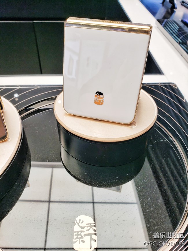 【我來三星探個(gè)店】+三星W系列時(shí)尚風(fēng)采蘇寧(新街口店)