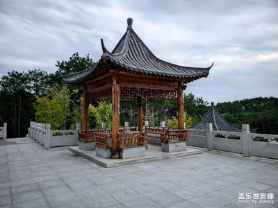 浮舟滄海，立馬昆倉。