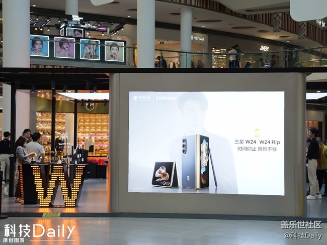 假期去哪兒玩？來北京薈聚購物中心「三星W24系列快閃店」！