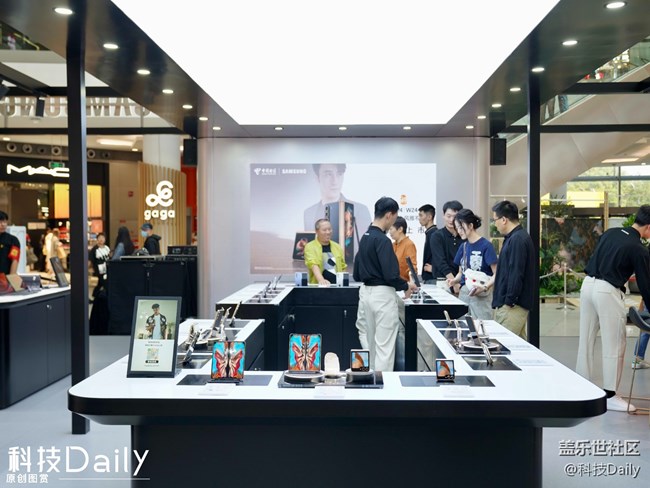 假期去哪兒玩？來北京薈聚購物中心「三星W24系列快閃店」！