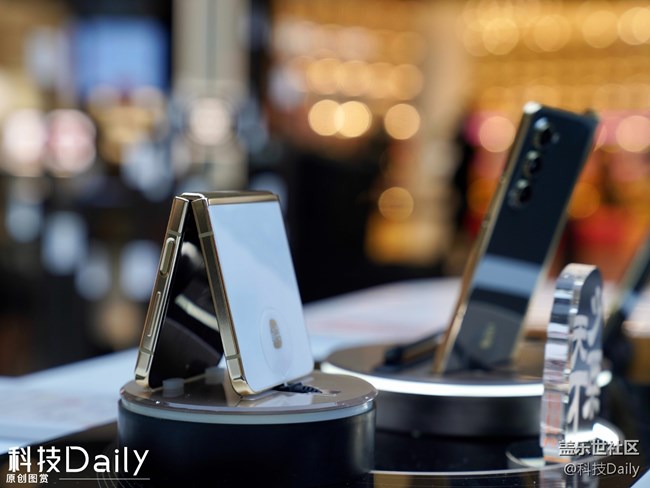 假期去哪兒玩？來北京薈聚購物中心「三星W24系列快閃店」！