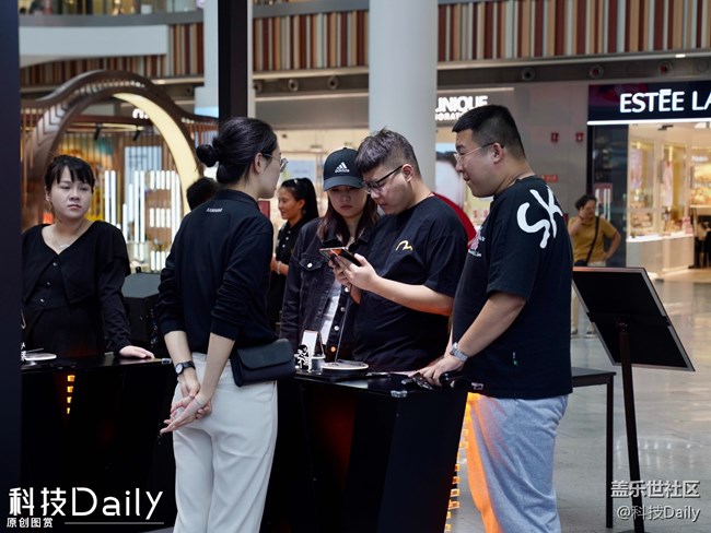 假期去哪兒玩？來北京薈聚購物中心「三星W24系列快閃店」！