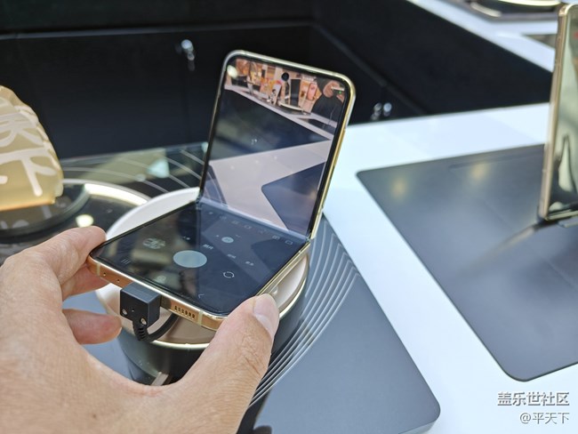 【三星W24 |W24 Flip快閃店打卡】心系天下匠心之作