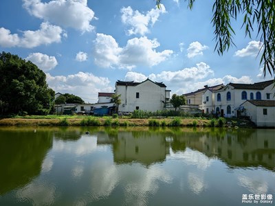 藍(lán)天白云，秋高氣爽