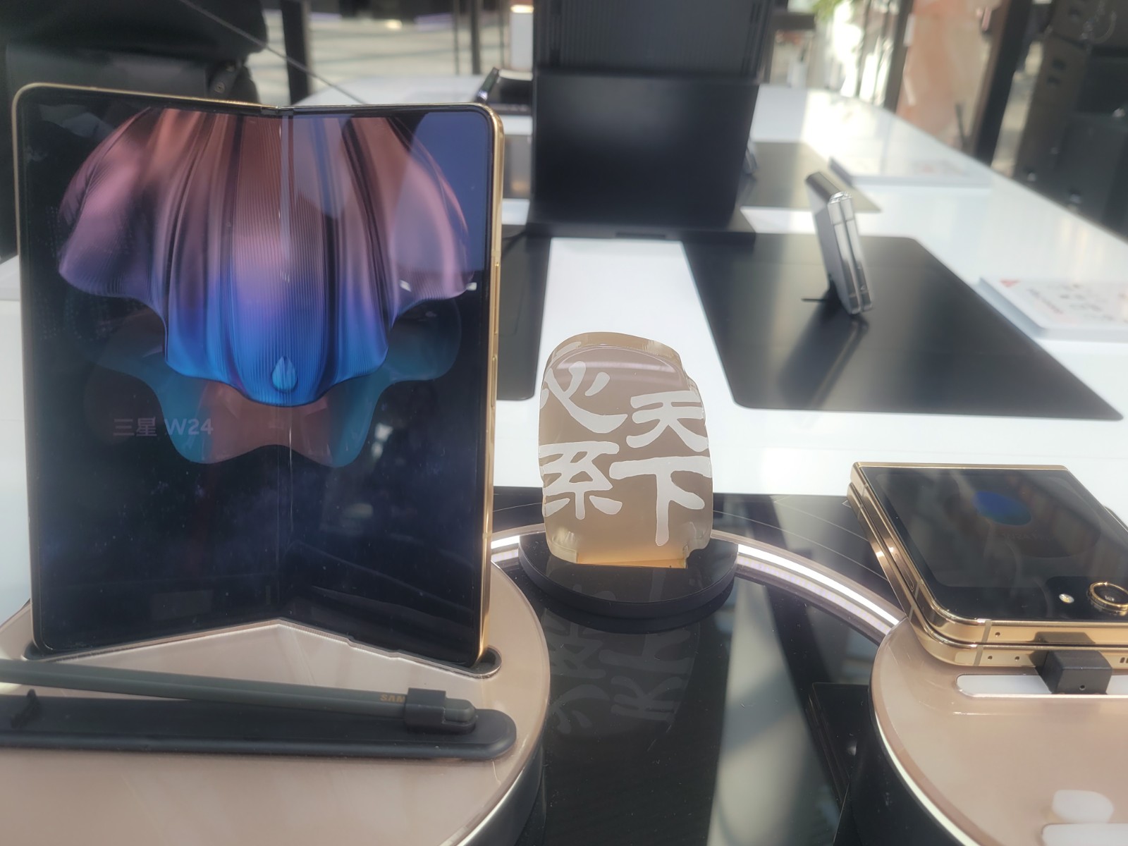 【三星W24 |W24 Flip快閃店打卡】+心系天下系列快閃店打卡 【三星W24 |W24 Flip快閃店打卡】+心系天下系列快閃店打卡