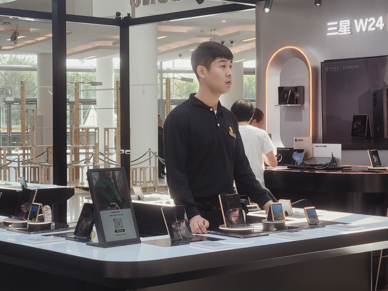 【三星W24 |W24 Flip快閃店打卡】+心系天下系列快閃店打卡 【三星W24 |W24 Flip快閃店打卡】+心系天下系列快閃店打卡