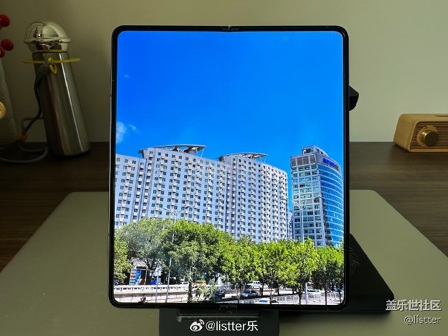 來看看三星Galaxy Z Fold4的內(nèi)屏