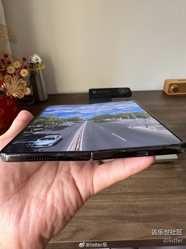 來看看三星Galaxy Z Fold4的內(nèi)屏