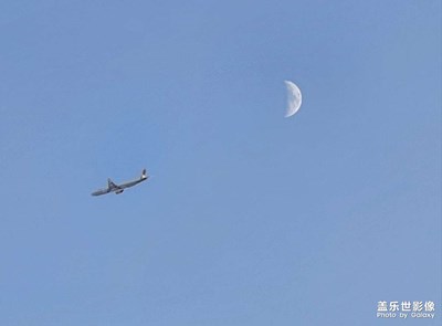 艦機(jī)輕輕過