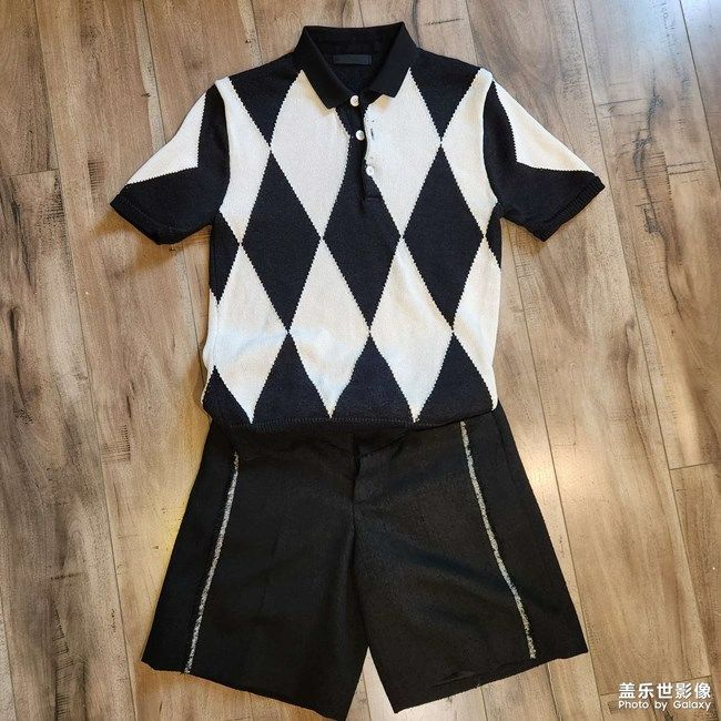 black and white 。