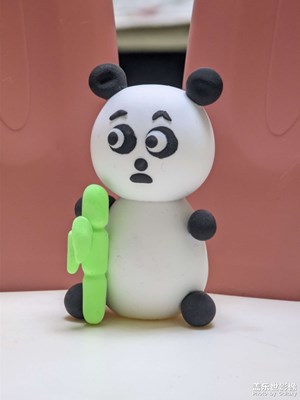 手捏熊貓