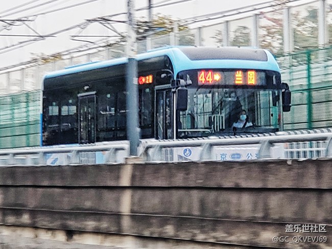 【環(huán)保小衛(wèi)士】+綠色公共汽車