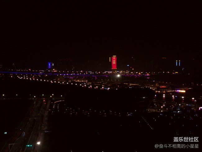 濱江之夜，燈火璀燦