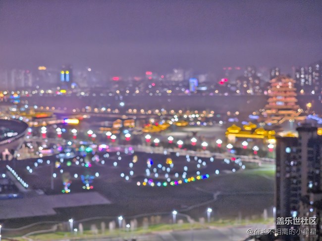 濱江之夜，燈火璀燦
