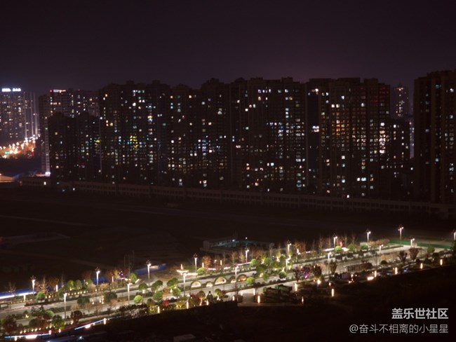 濱江之夜，燈火璀燦