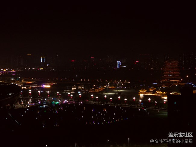 濱江之夜，燈火璀燦